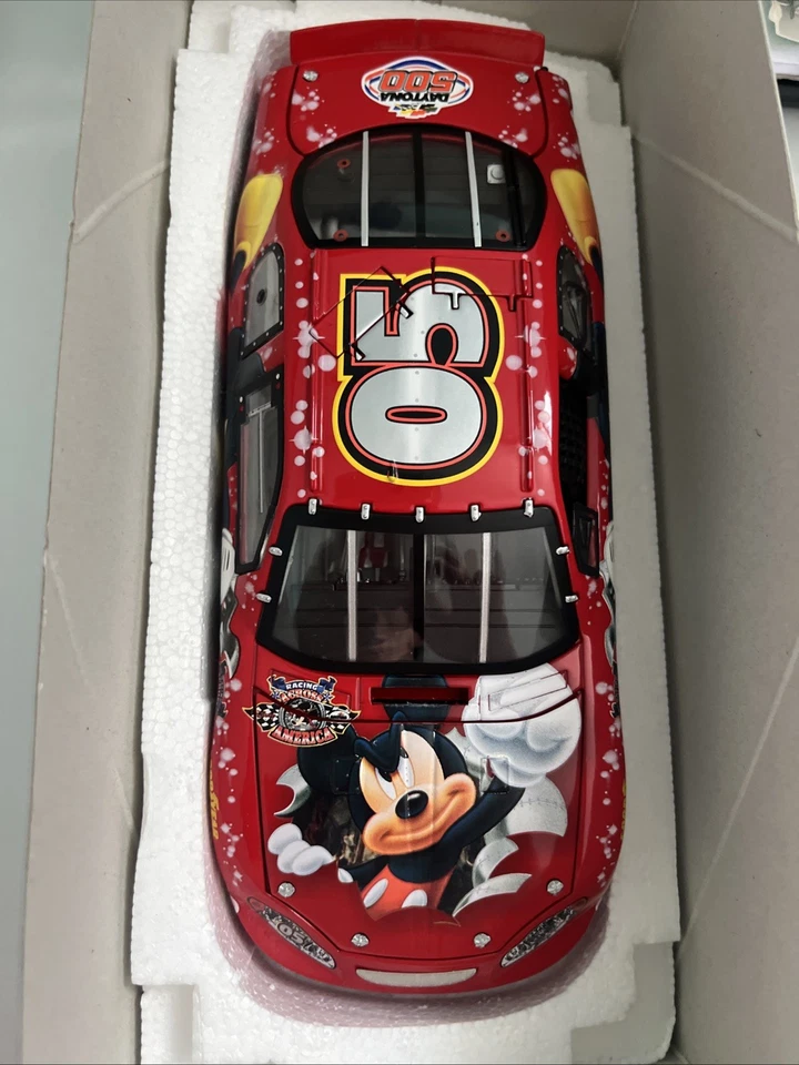 Disney Mickey Mouse 1:24 y 1:64 NASCAR rojo fundido a presión 2005 equipo calibre Monte Carlo Foto 2 de 4