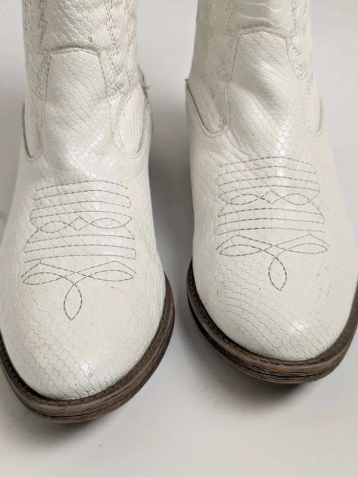 Free People Women’s White Western Cowboy Boots Size 8M Snakeskin Style - Image 4 of 4