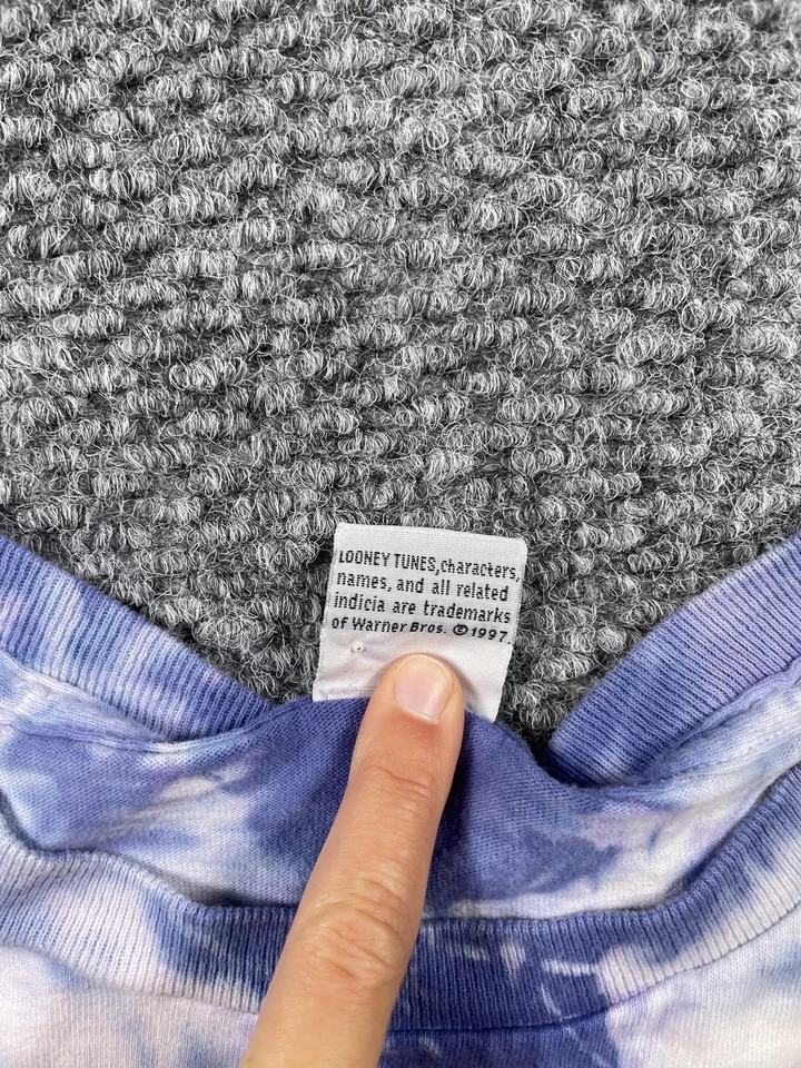 Camisa masculina vintage Looney Tunes grande tingimento de gravata insetos coelho desenho animado gráfico anos 90 - Imagem 3 de 4