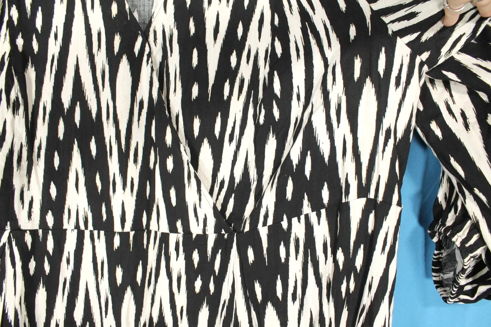 Maxi VESTIDO BOHEMIO MANGAS GLOBO CUELLO EN V DELANTERO ENVOLVENTE negro/blanco H&M Talla XXL Foto 4 de 4