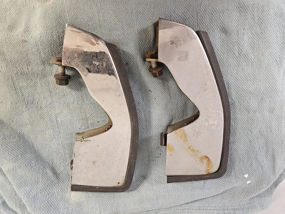 1970 Pontiac Luxury Lemans CONJUNTO DE IMPACTO DE PARA-CHOQUE DIANTEIRO COM TIRA 0EM BOM - Imagem 2 de 3