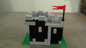 LEGO Castle: Skeleton Surprise (6036) Complete w Minifigures No Instructions