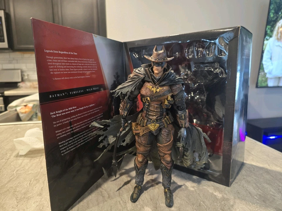 Figura de acción Batman Timeless Wild West Square Enix variante Play Arts Kai Foto 2 de 4