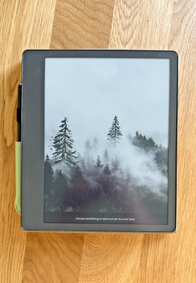 Amazon Kindle Scribe (Gen 1) 25GB with Pen & Green Faux Leather Case Included