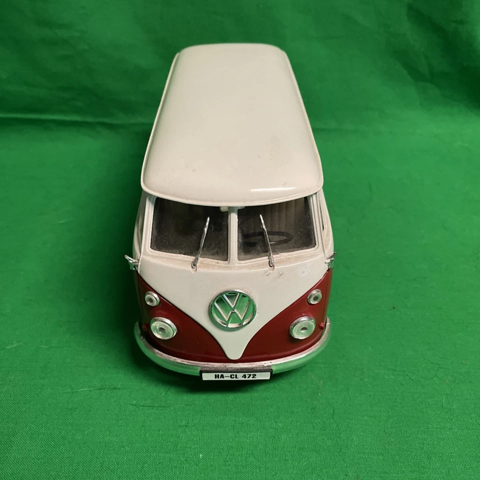 Vintage Volkswagen Sólido VW Combi  1966 VW  bus  1:19  DieCast Preowned A8 - Image 3 of 4