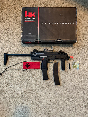 KWA Heckler & Koch MP7:SMG Gas Blowback Airsoft w/ Box Mag Red Dot Folding Stock