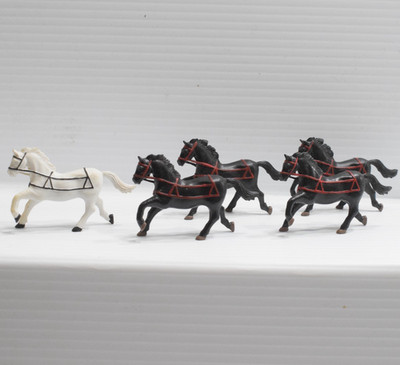 DRAFT HORSE TEAM MOLDED PLASTIC HAND PAINTED 5PCS HORSES FARM WAGON DIORAMA PART