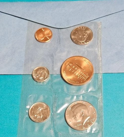 1983 D US Mint Souvenir Set ~ Denver Mint  Set with Envelope  & Medal US Coins - Image 4 of 4