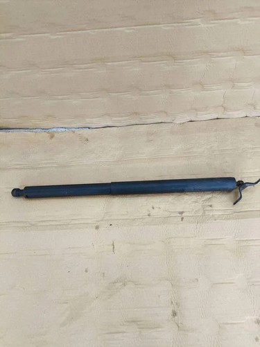 MERCEDES-BENZ M W164 Heckklappe Gasdruckfeder links A1647400345 3.00 33127582