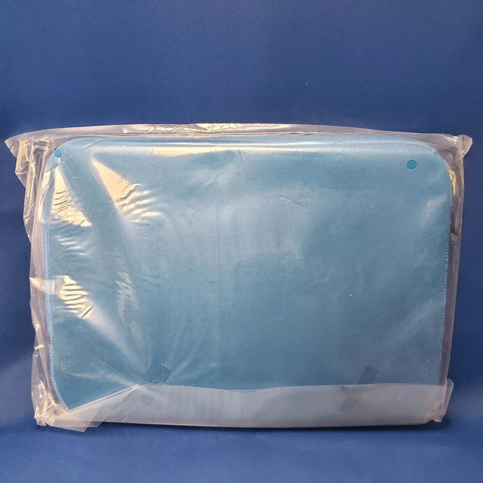 Amazons Basic 13.3 inch Padded Sleeve for Tablet Laptop Light Blue Zipper New - Image 3 of 3