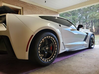 Forgestar F001 18X12 D5 Beadlock 5X120.65 ET56 BS8.8 Gloss Black