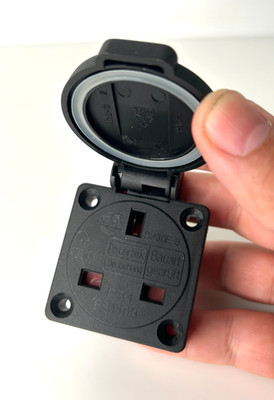 UK Einbausteckdose BS1363, IP54, KEDU / Intertek, S230E-8, schwarz