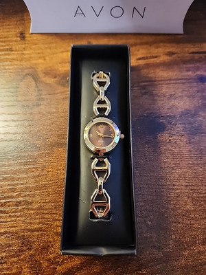 AVON LINKED WATCH GOLDTONE Linked Bracelet Goldtone 7 3/4'' L - New