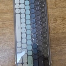 UGREEN Retro Style Keyboard in Pastel Colors
