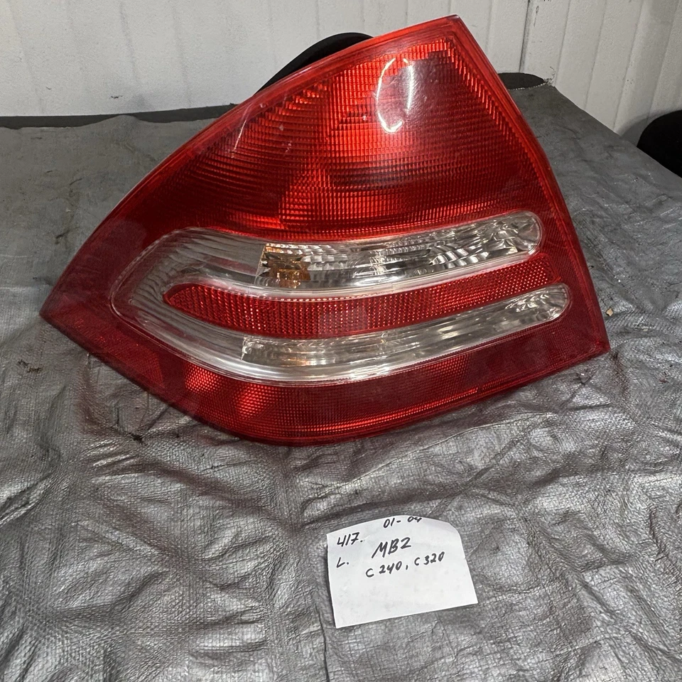 Mercedes Benz C230 2006 C280 C240 C350 C320 C55 AMG lado del conductor luz trasera izquierda Foto 4 de 4