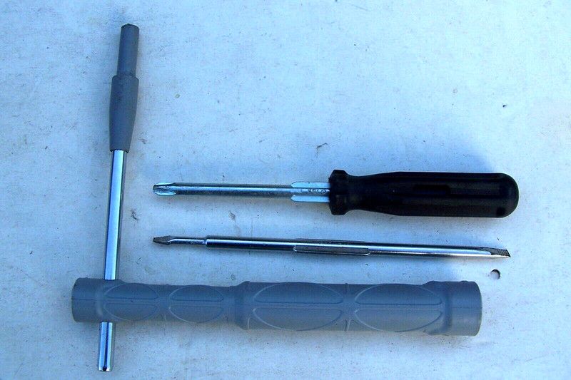 Mercedes Benz  Moen sparkplug w/ Bar  2 Blade Flip Felo Screwdriver for Tool Kit