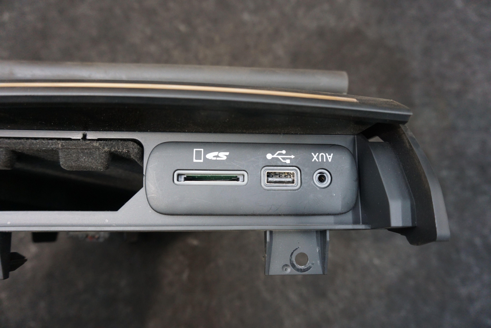 Center Console Storage Tray USB AUX OEM 670152831 Maserati Ghibli M157 2017+