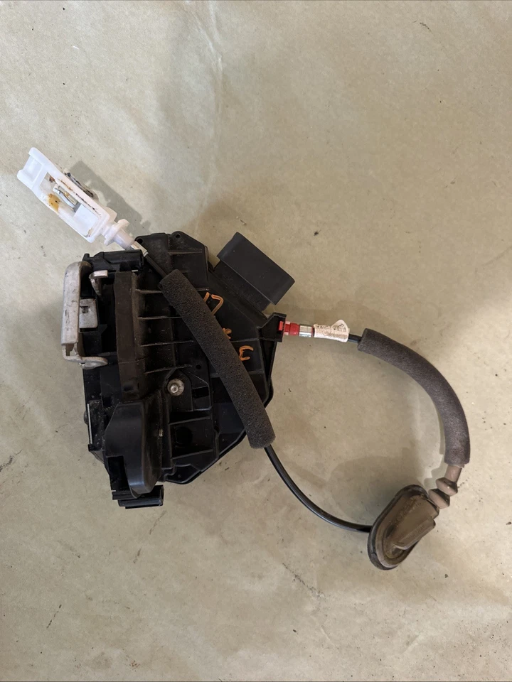 Ford Edge 2013-2024 actuador de bloqueo de pestillo de puerta del lado del conductor delantero izquierdo OEM Foto 2 de 4