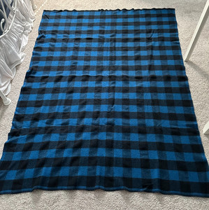 Rare! Vintage Faribo Black & Blue Buffalo Check Plaid Fluff Loomed Wool Blanket
