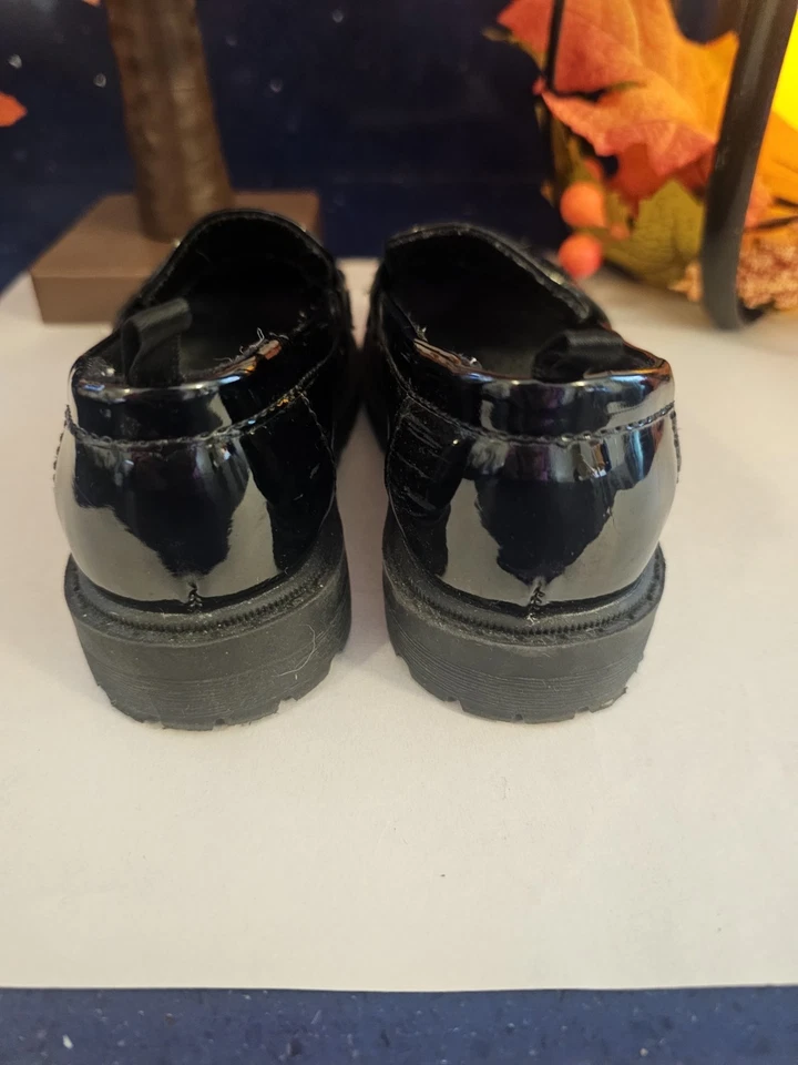 Mocasines de cuero con pantalón negro azul marino talla 8 para niñas pequeñas Foto 2 de 4