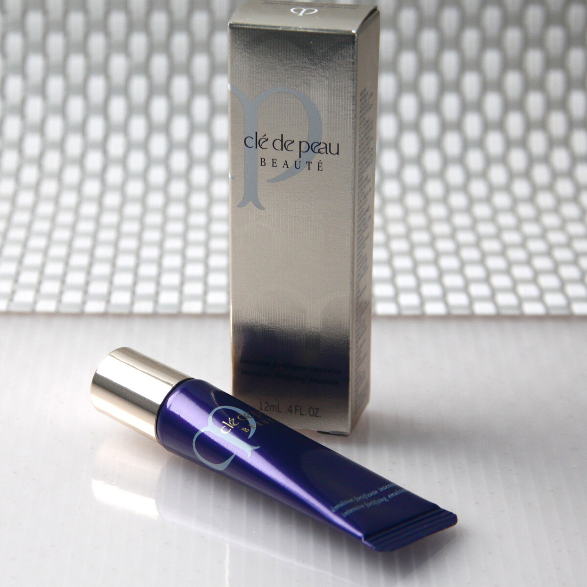 clé de peau エマルジョン フォルティファイング 125mL CLE DE PEAU Intensive Fortifying Emulsion Travel Size .4 FL. OZ