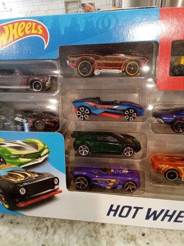 Hotwheels 9 Car Pack 2020 - Picture 3 of 16