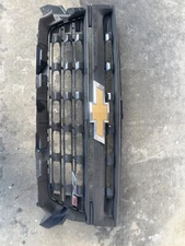 Front Upper Grille Grill W/Chrome Trim For 2015-2020 Chevrolet Colorado 84408363