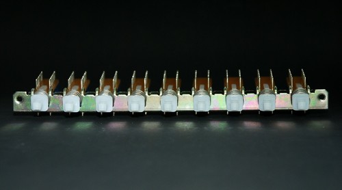 1pc Interlock Push Button Pushbutton Switch Lock Type 9 Key 4 poles w Ear #904 - Picture 5 of 7