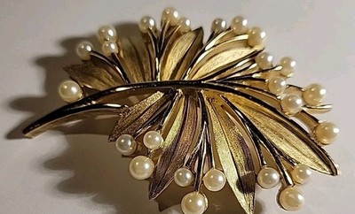 Vintage Signed Crown Trifari Goldtone Faux Pearls Leaf Brooch