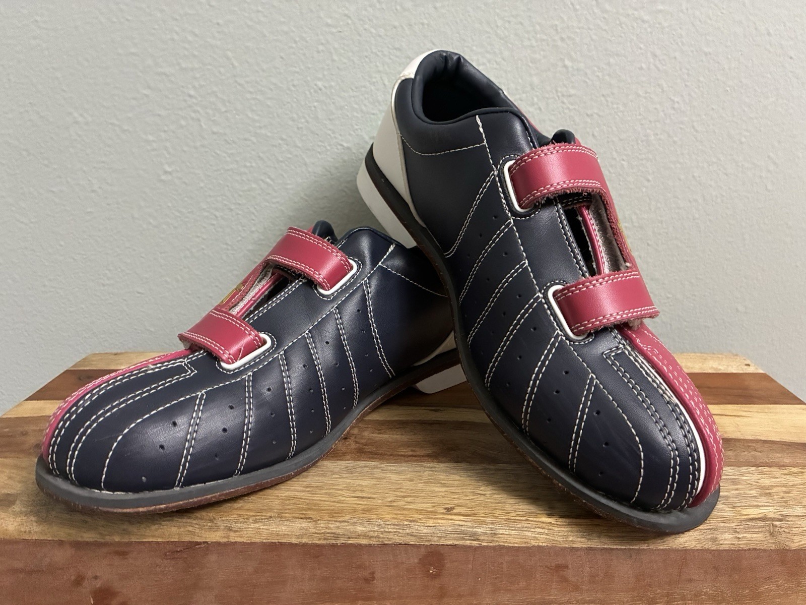 Cobra TCR -1V Red/ Navy/white Ladies Size 7 1/2 /9 Bowling Shoes
