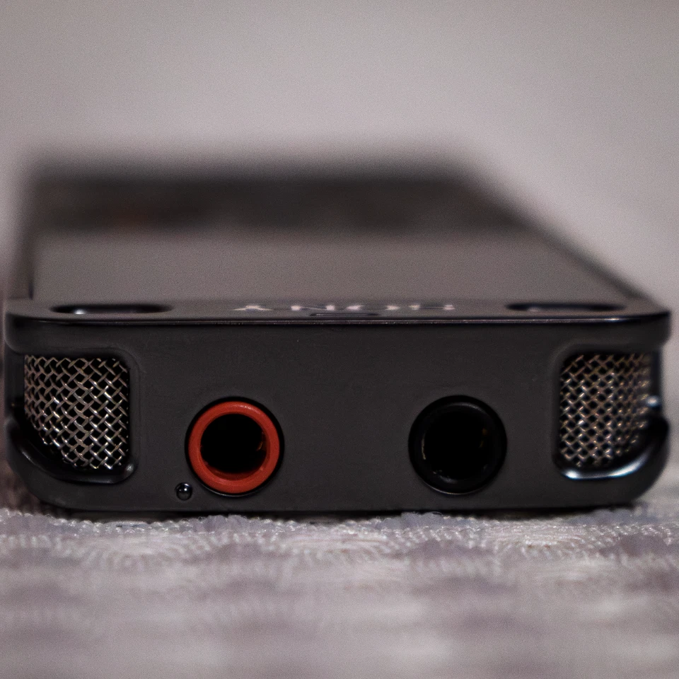 PAQUETE - Grabadora de voz digital Sony ICD-UX560 + Adaptador de tarjeta microSD PNY 32 GB Foto 4 de 4