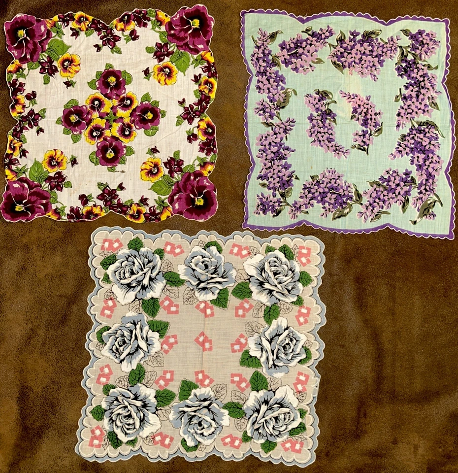 "3 pañuelos florales de colección 2 con lila púrpura y pensamientos 1 con rosas azules 13x13""" Foto 2 de 4