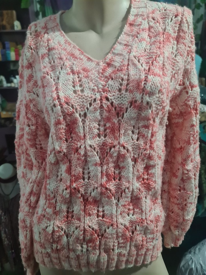 Women's Long Sleeved Jumper. Size M. V-Neck. Cable Knit. Handknitted.