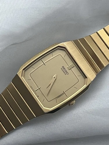 Seiko Tank Vintage Men’s Gold Plated Watch Quartz No Date 6530 Silver Back