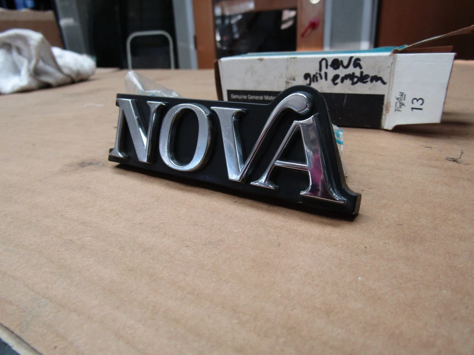 Chevrolet Nova 1975 1976 1977 nuevo emblema de parrilla GM# 352584 Foto 3 de 4