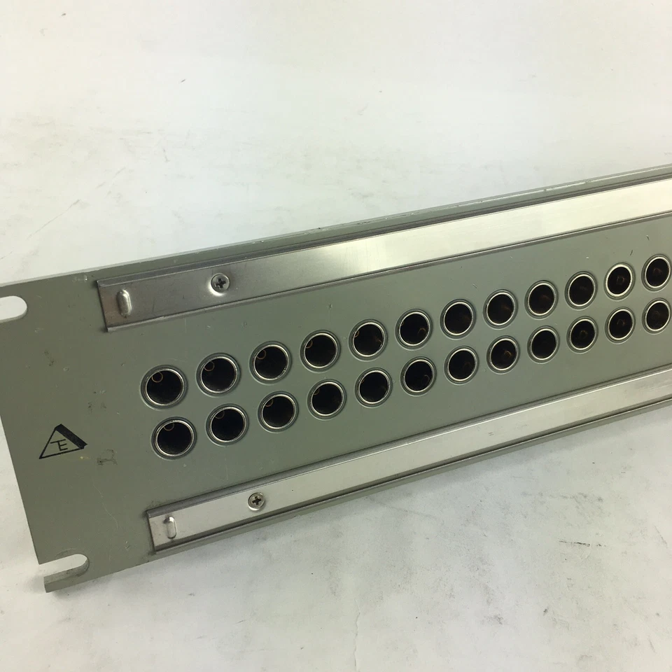 Trompeter Electronics Inc JSI-52 Insulated 52 Position Panel Wide Spacing - Image 2 of 4