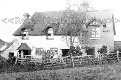 Sse-84 Unbekanntes Reetdachhaus, Clyst, Devon. Foto