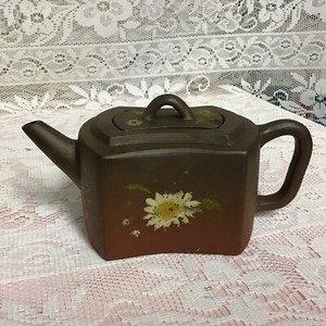 Chinese Antique Yixing Gong-Fu Cha Tea Pot Decorated With Saffron Flowers Signed