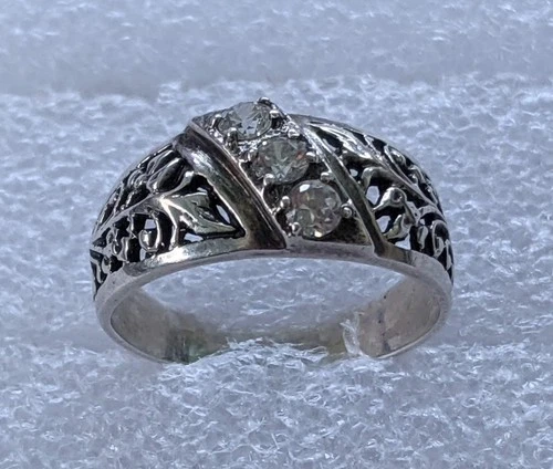 Vintage ring sterling silver 925 Size 7.5 Weight 3.05 g. Ukrainian jewelry.