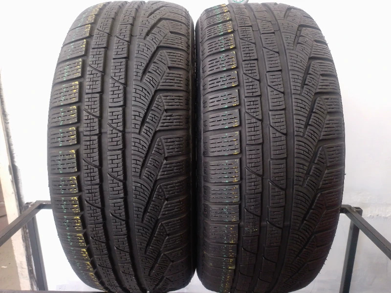 2 Pneumatici USATI PIRELLI SOTTOZERO 245/45 R19 102 V DOT: 4415Invernale