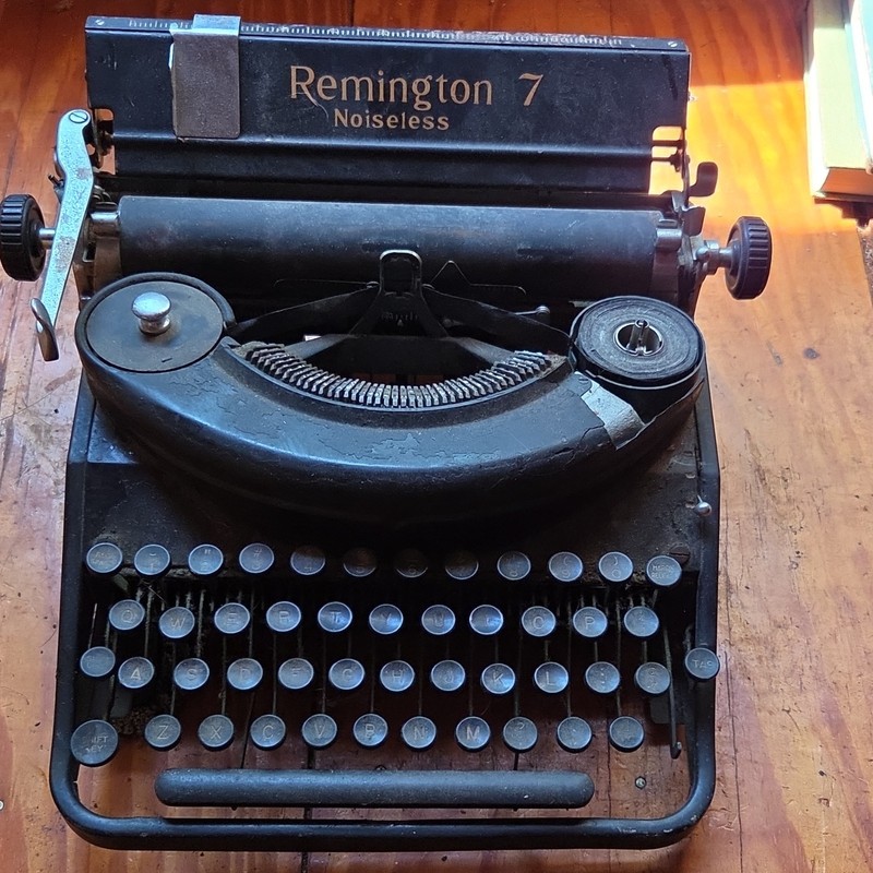 Remington 7 Noiseless Antique Typewriter Black