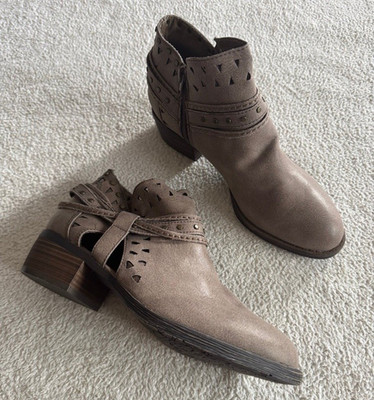 Sugar Women's Brown Cutout Studded Ankle Bootie Zip Round Toe Synthetic 7.5