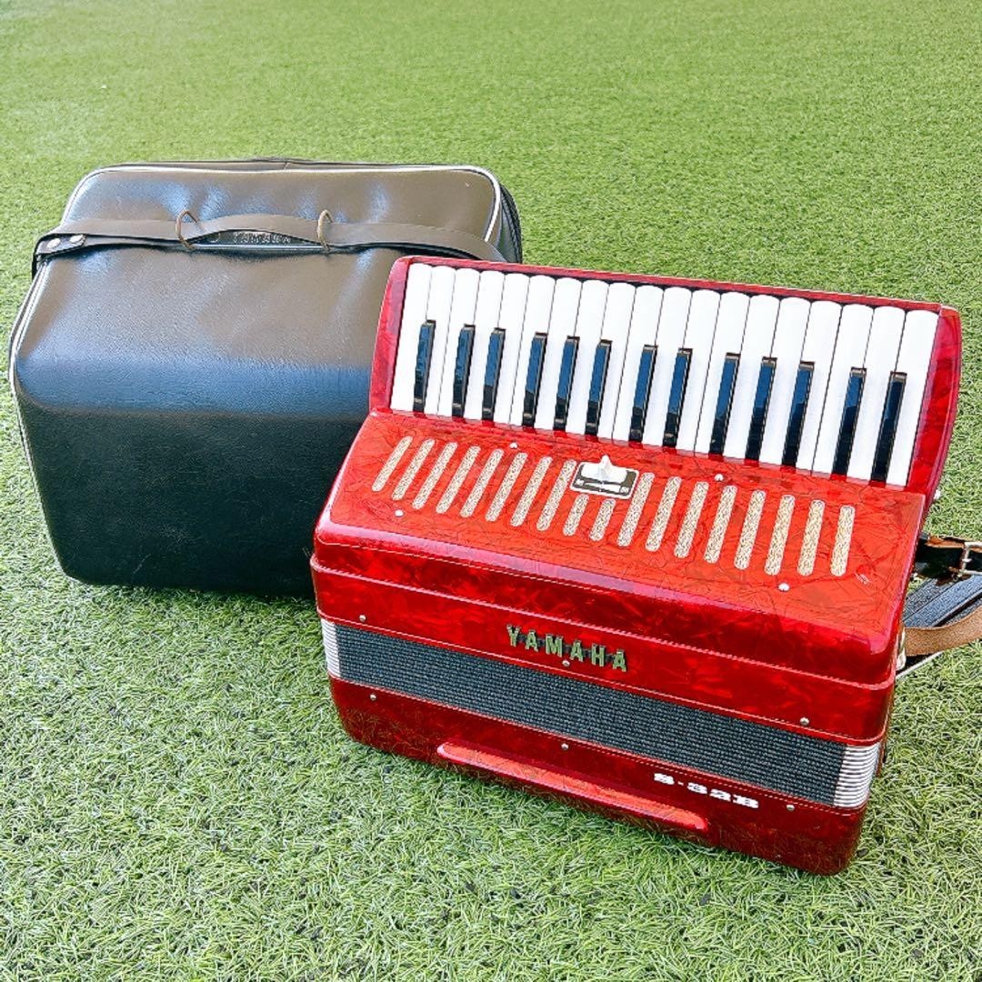 YAMAHA アコーディオン　Ｓ-32 USED YAMAHA Accordion S-32B Keyboard Musical Instruments Red Japan