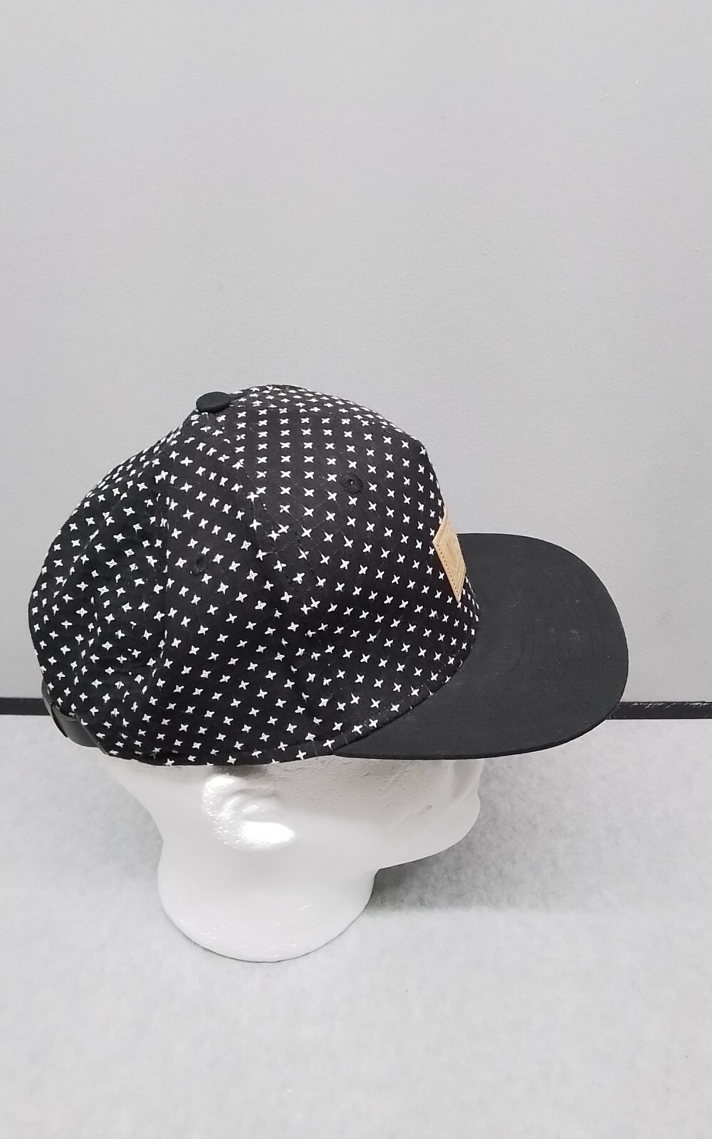 Custom Goods NEFF Braving The Elements Adjustable… - image 2