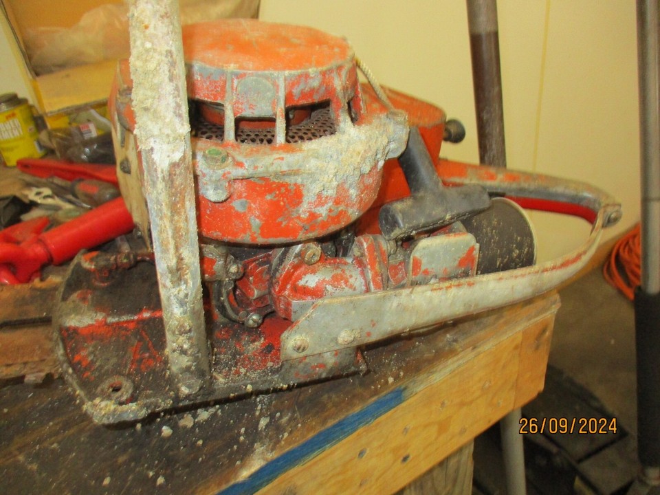 vintage chainsaw homelite UNKNOWN MODEL? HAS COMRESSION 16" BAR MISSING