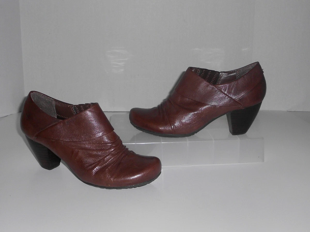Bare traps clogs sale