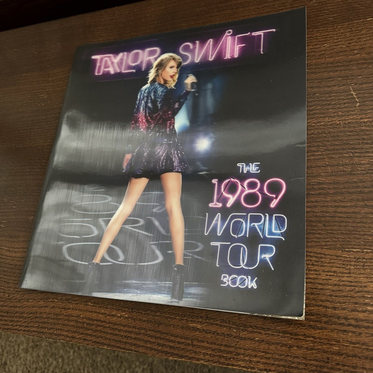 Taylor Swift 1989ツアーブック Taylor Swift The 1989 World Tour Souvenir Photo Book