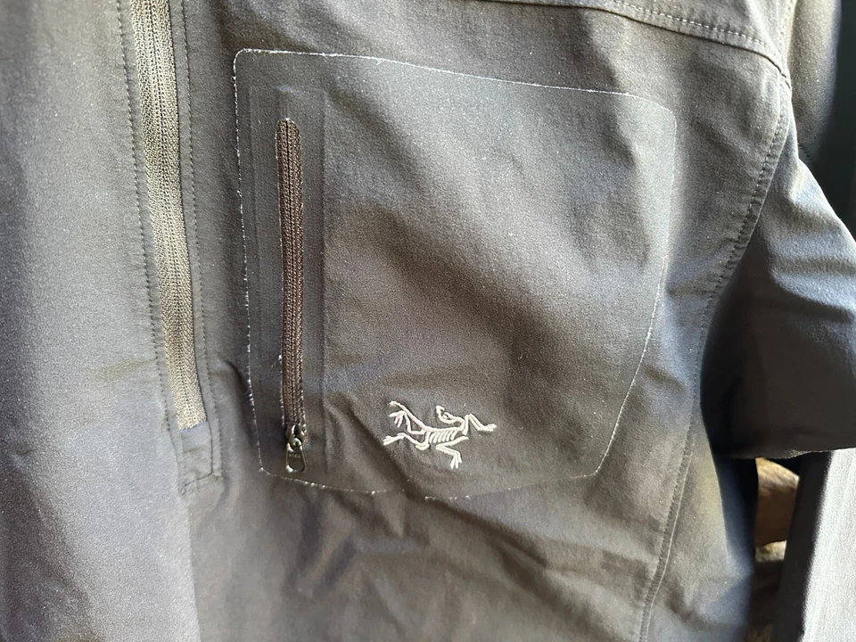 Pullover cortavientos vintage Arc'teryx para hombre pequeño 1/4 cremallera negro Foto 3 de 4