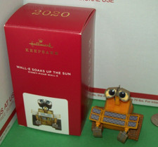 Hallmark Wall-E Soaks Up the Sun Robot Disney Pixar 2020 Ornament