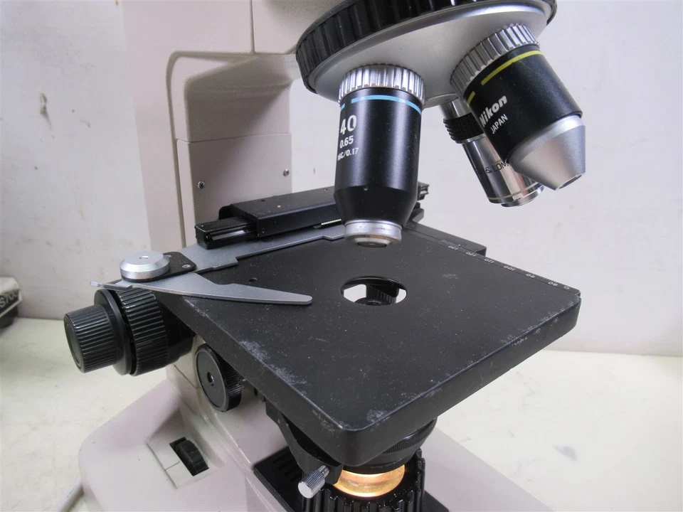Бинокулярный микроскоп Nikon Alphaphot YS с окулярами и 4 объективами  - Изображение 3 из 4